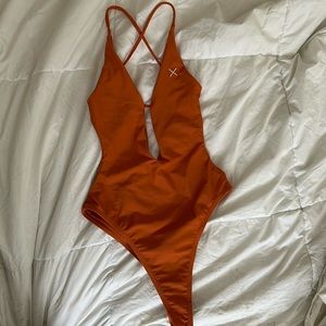 Boutine LA orange one piece